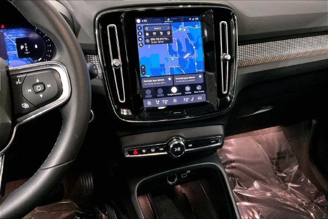 Certified 2023 Volvo XC40 B5 Plus w/ Climate Package AWD/4WD image 9