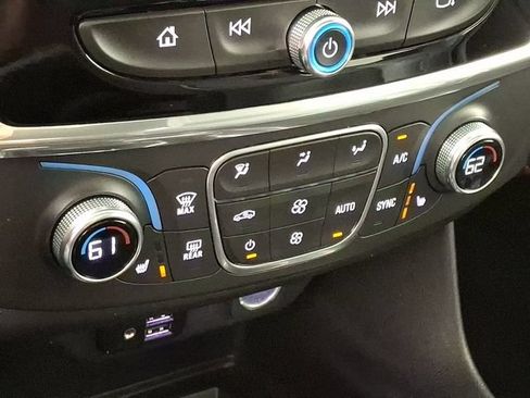 Used 2023 Chevrolet Traverse RS AWD/4WD image 19