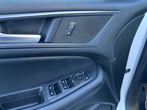 Used 2024 Ford Edge SE image 13