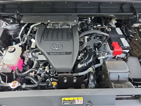 Used 2023 Toyota Highlander XLE FWD image 29