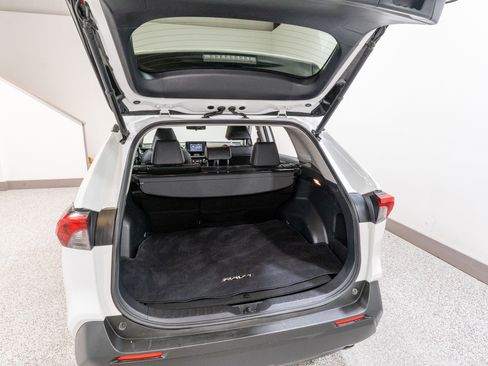 Used 2019 Toyota RAV4 XLE Premium FWD image 30