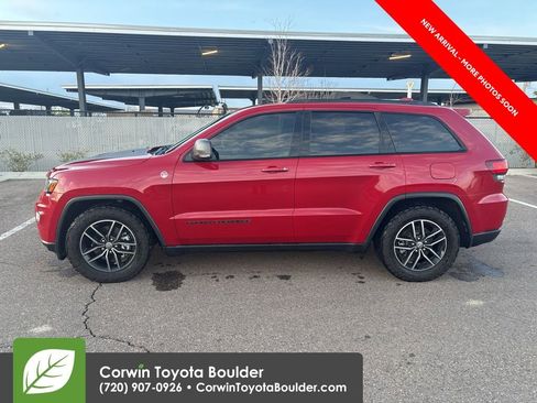 Used 2018 Jeep Grand Cherokee Trailhawk w/ Trailhawk Luxury Group image 4