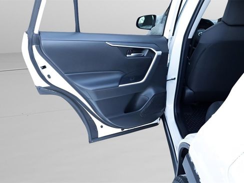 Certified 2021 Toyota RAV4 XLE image 15