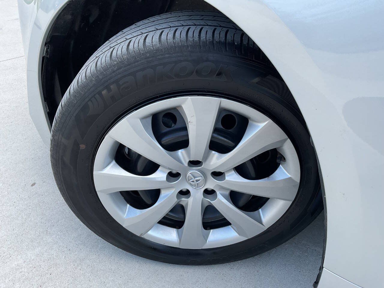 Used 2025 Toyota Corolla LE FWD image 47
