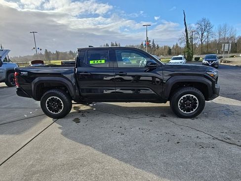 Used 2025 Toyota Tacoma TRD Off-Road image 7