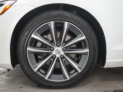 Used 2022 Volvo S60 B5 Momentum w/ Premium Package AWD/4WD image 29