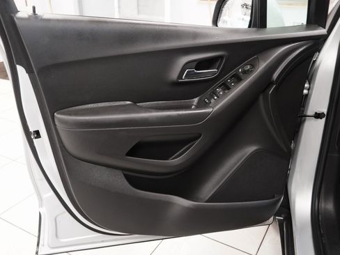 Used 2021 Chevrolet Trax LS image 16