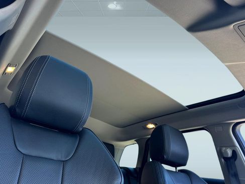 Used 2018 Land Rover Range Rover Evoque SE image 15