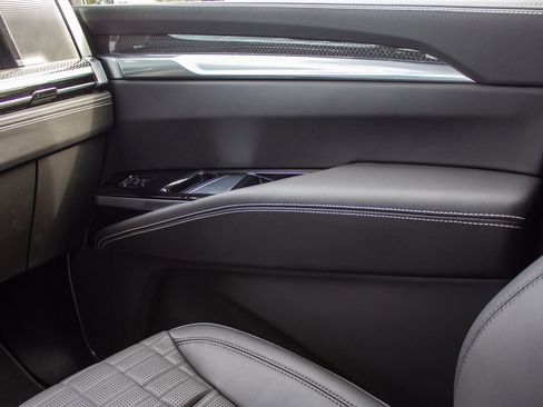 Used 2025 Cadillac Escalade V image 21