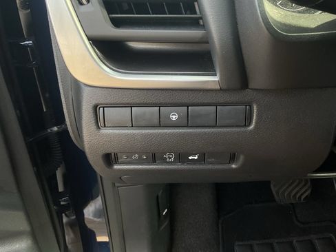 Used 2025 Nissan Rogue SV FWD image 10
