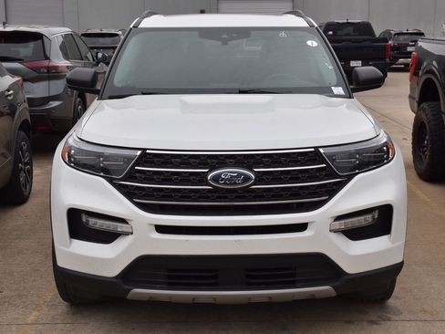 Used 2023 Ford Explorer XLT w/ Equipment Group 202A image 3