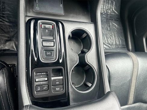 Used 2024 Honda Pilot Touring image 17