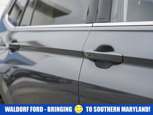 Used 2022 Volkswagen Tiguan SE image 19