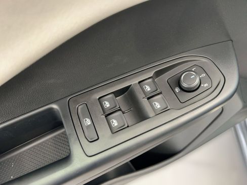 New 2026 Volkswagen Taos SE image 13