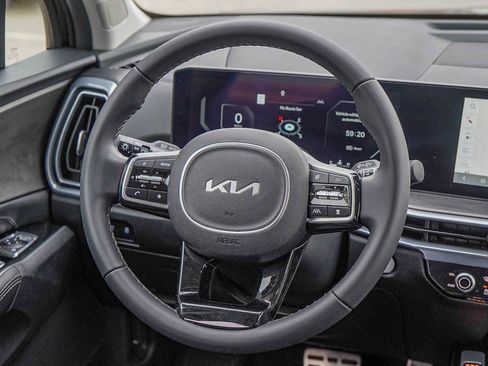 Certified 2025 Kia Sorento SX image 24