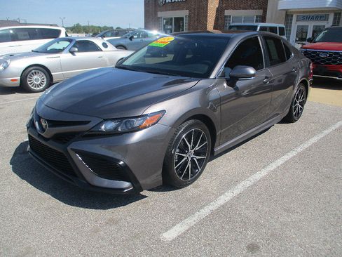 Used 2024 Toyota Camry SE w/ Convenience Package FWD image 3