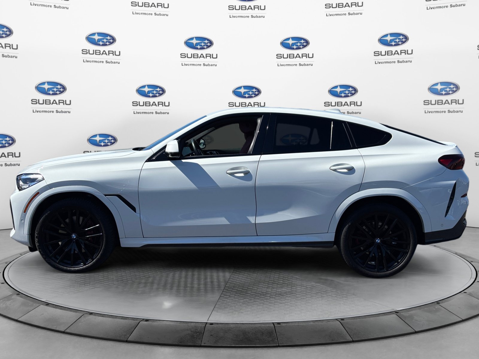 Used 2022 BMW X6 xDrive40i w/ M Sport Package AWD/4WD image 3