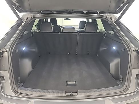 Used 2025 Volkswagen Atlas Cross Sport SE image 17