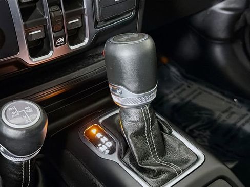 Used 2022 Jeep Wrangler Unlimited Sahara w/ Cold Weather Group image 18