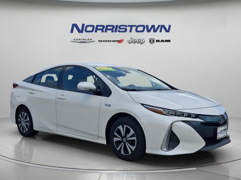 Used 2018 Toyota Prius Prime Premium FWD image 1