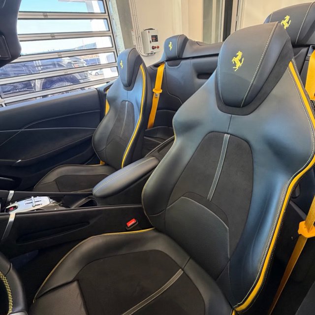 Used 2025 Ferrari Roma Spider RWD image 8