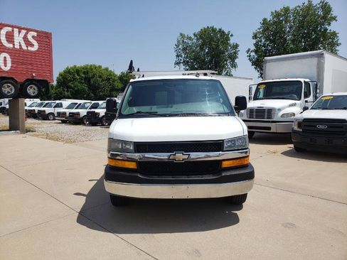 Used 2020 Chevrolet Express 2500 w/ Driver Convenience Package RWD image 4