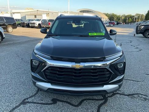 Used 2025 Chevrolet TrailBlazer LT AWD/4WD image 2