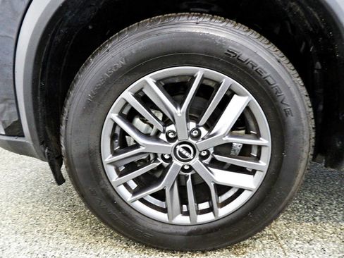 Used 2024 Nissan Rogue S AWD/4WD image 18