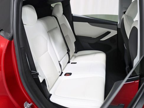 Used 2026 Tesla Model Y AWD image 31