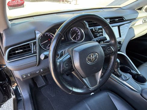 Used 2019 Toyota Camry SE FWD image 10