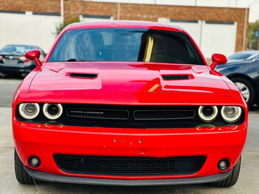 Used 2015 Dodge Challenger SXT Plus RWD image 2