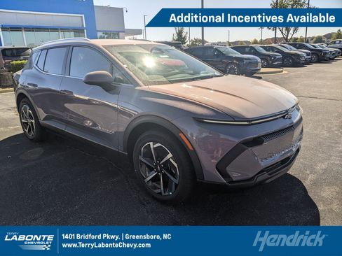 New 2026 Chevrolet Equinox EV LT image 1