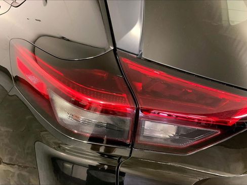 Used 2023 Nissan Rogue SV AWD/4WD image 27