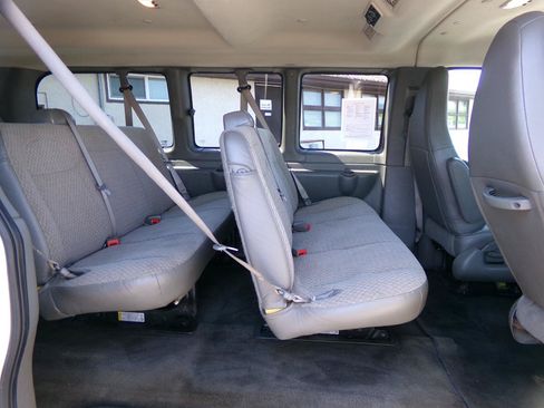 Used 2017 Chevrolet Express 2500 LT w/ LT Preferred Equipment Group RWD image 26
