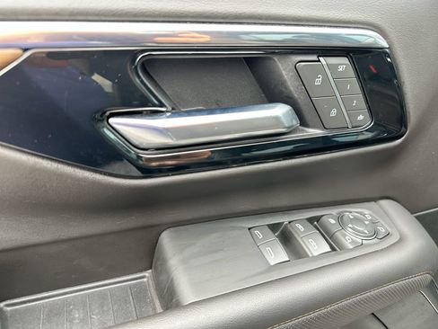 Used 2025 Chevrolet Tahoe High Country AWD/4WD image 13