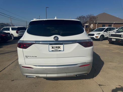 Used 2024 Buick Enclave Premium image 4