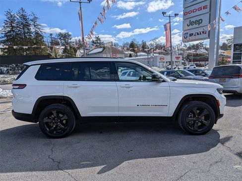 Used 2023 Jeep Grand Cherokee L Limited w/ Black Appearance Package image 5
