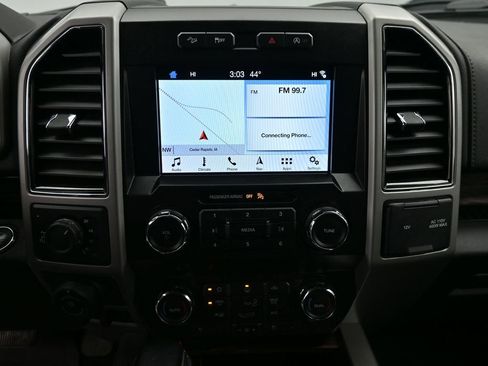 Used 2019 Ford F150 Lariat w/ Trailer Tow Package image 15