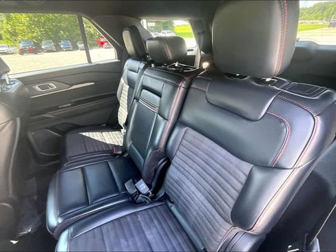 Used 2025 Ford Explorer ST-Line w/ ST-Line Street Pack AWD/4WD image 24