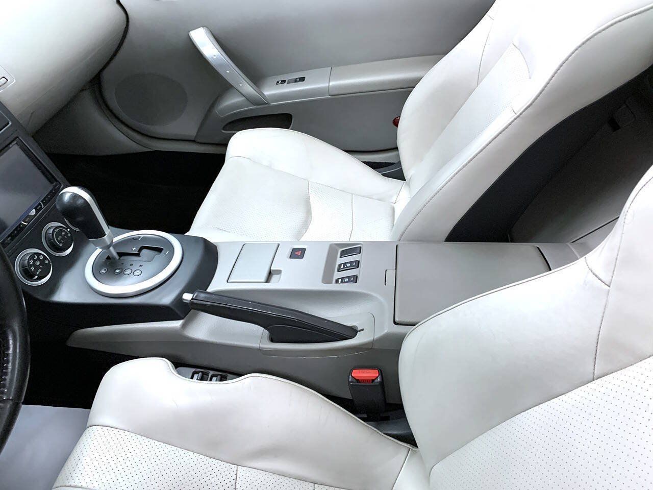 Used 2004 Nissan 350Z Touring RWD image 10