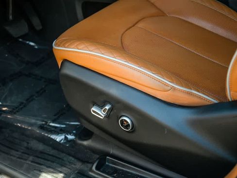 Used 2022 Chrysler Pacifica Pinnacle FWD image 28