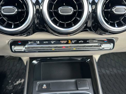 Used 2026 Mercedes-Benz GLB 250 4MATIC image 28