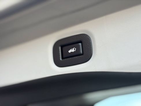 Used 2017 Nissan Rogue SV AWD/4WD image 21