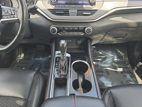 Used 2024 Nissan Altima 2.5 SR FWD image 3
