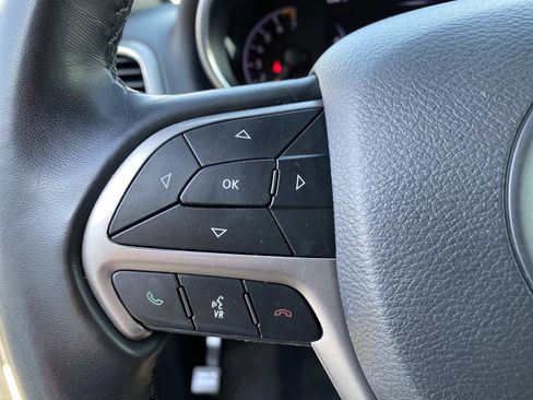 Used 2021 Jeep Grand Cherokee Laredo AWD/4WD image 19