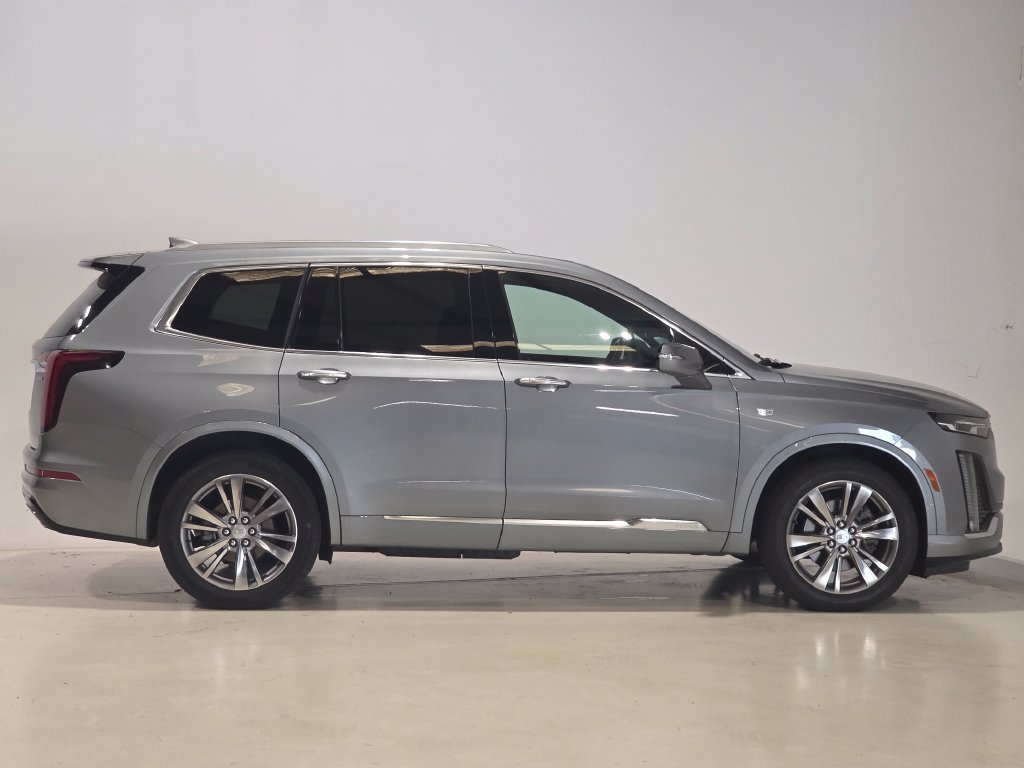 Used 2023 Cadillac XT6 Premium Luxury FWD image 4