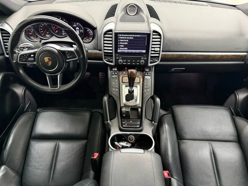 Used 2018 Porsche Cayenne Platinum Edition image 2