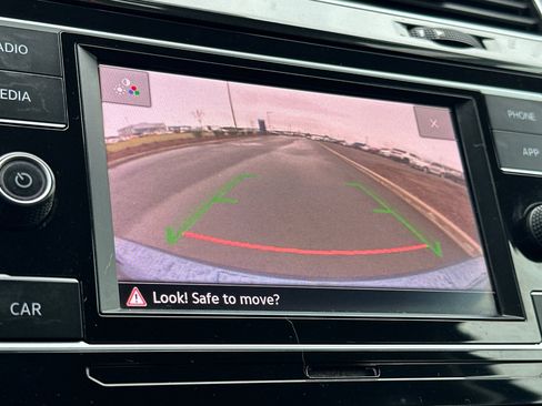 Used 2018 Volkswagen Golf S image 20