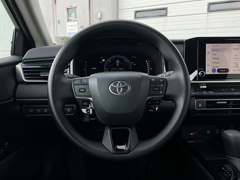 Used 2025 Toyota Camry LE image 29