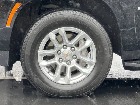 Used 2025 Chevrolet Suburban LT AWD/4WD image 15